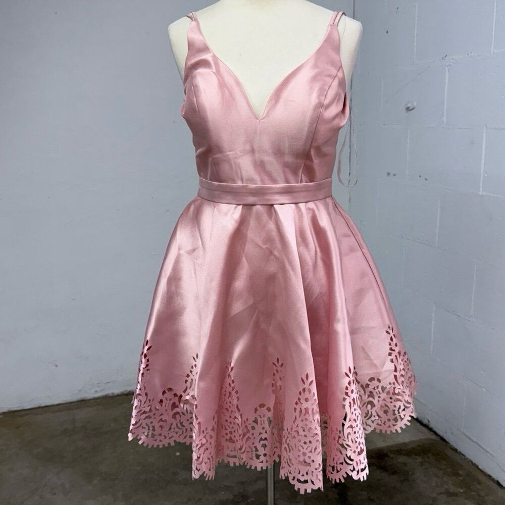 Sherri Hill eyelet lace satin coquette pink plunge neck prom homecoming dress - Picture 3 of 9